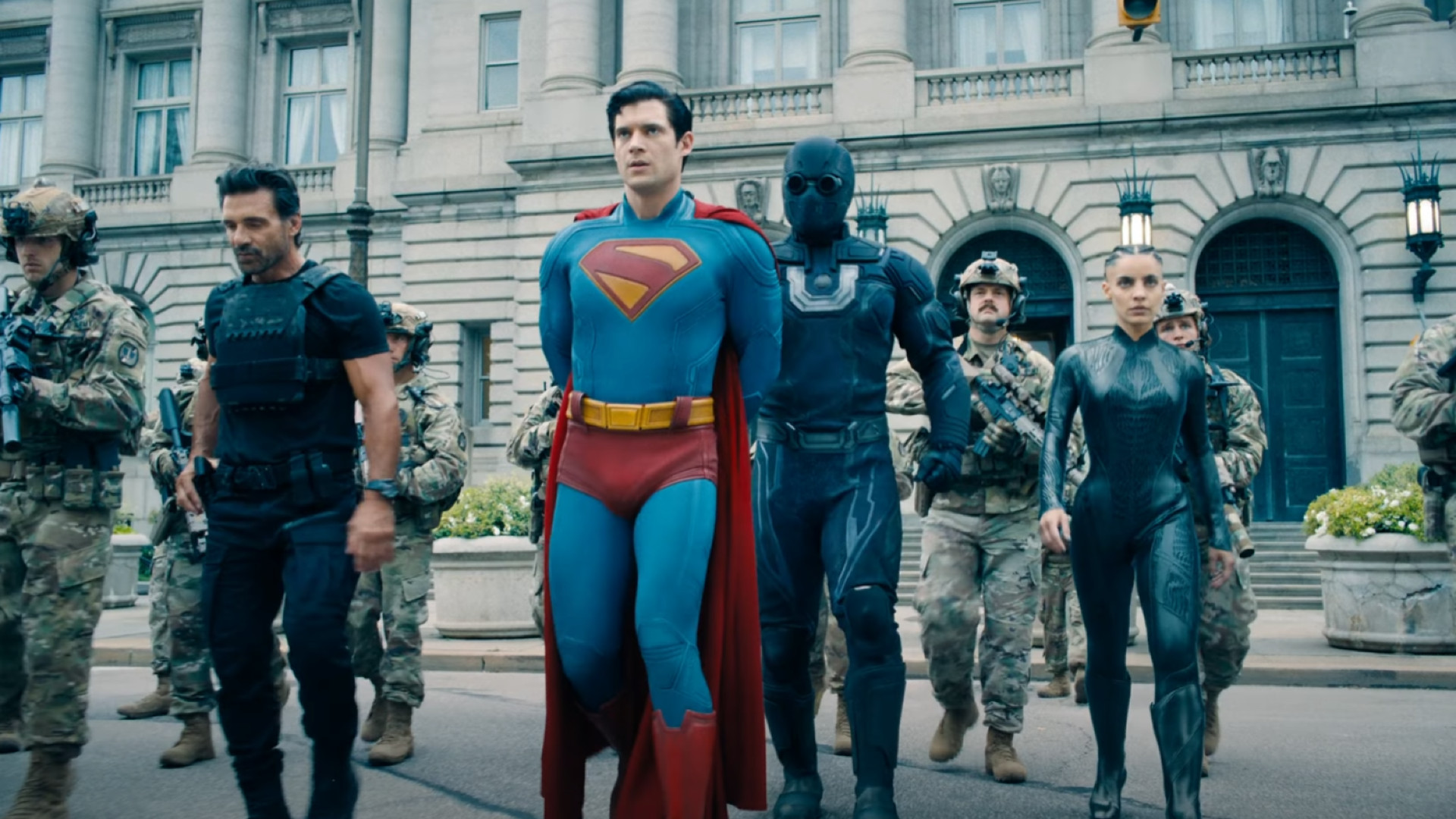 Superman ganha novo trailer oficial