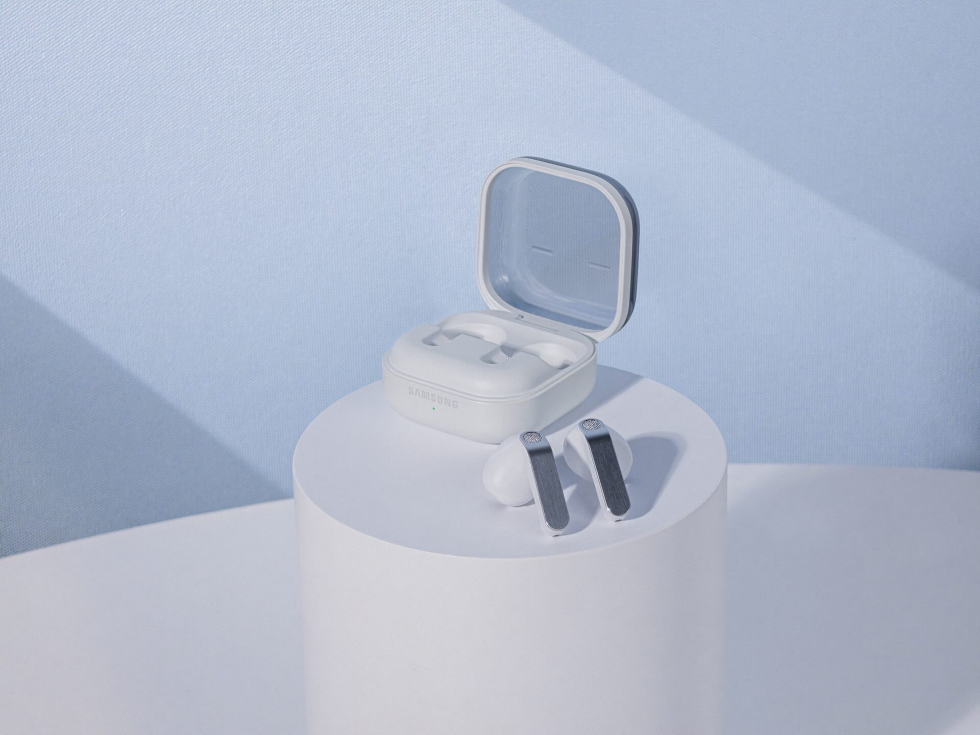 Galaxy Buds 4 em cor branco